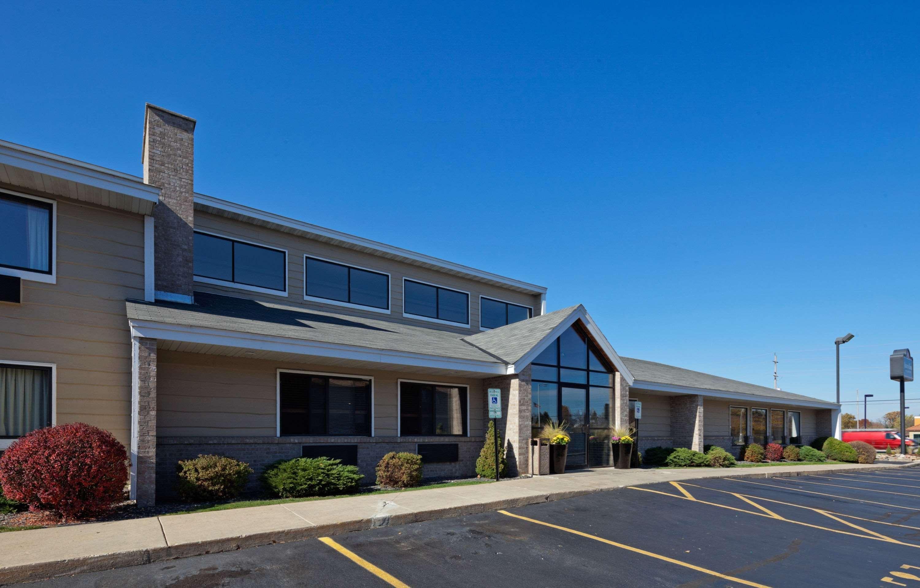 Americinn By Wyndham Hartford Wi Exterior foto